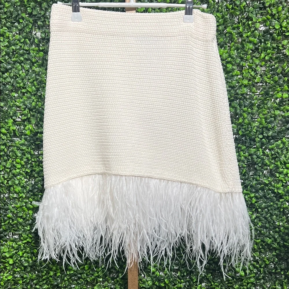FRAME RT: $500 White Ostrich Feather Trim Crochet Mini Skirt Size Medium​